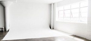How to Use a Cyc Wall #1 -white infinity background, white cyc, shoot, rent a photo studio, how to use cyclorama, fashion, cyclorama, cyc wall, beauty shoot
