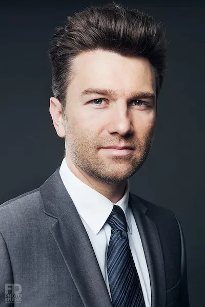 Headshots at FD Photo Studio - FD Photo Studio for rent