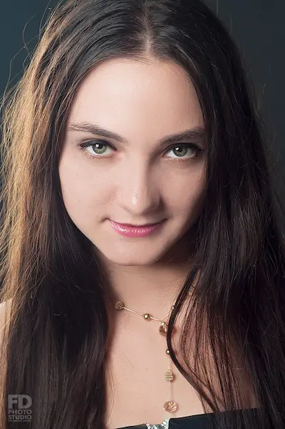 Headshots at FD Photo Studio - FD Photo Studio for rent