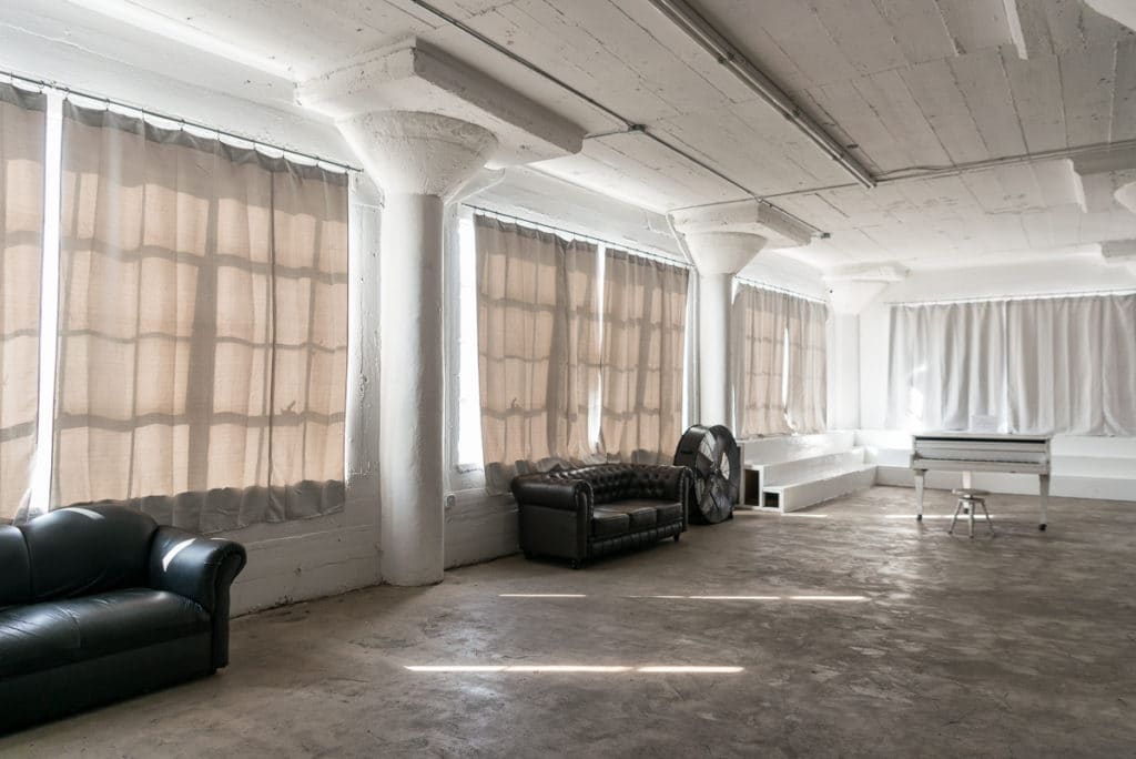 Wedding Photography in Los Angeles: Why Photo Studio is the Perfect Indoor Option -