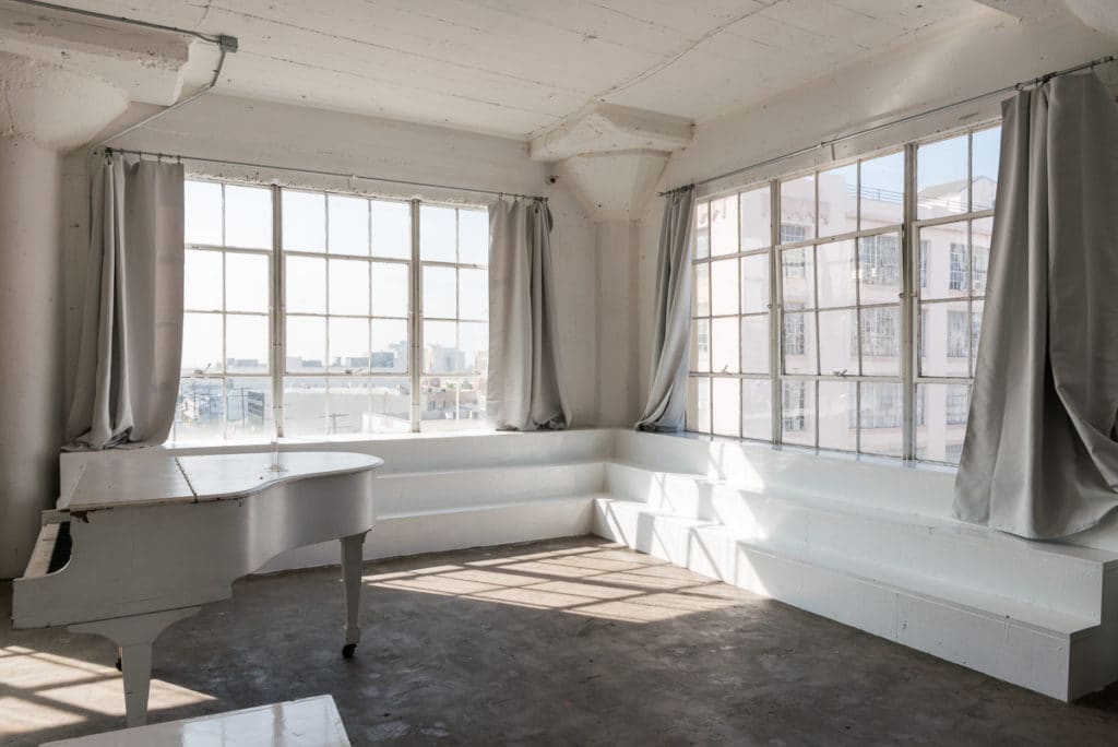 Wedding Photography in Los Angeles: Why Photo Studio is the Perfect Indoor Option -