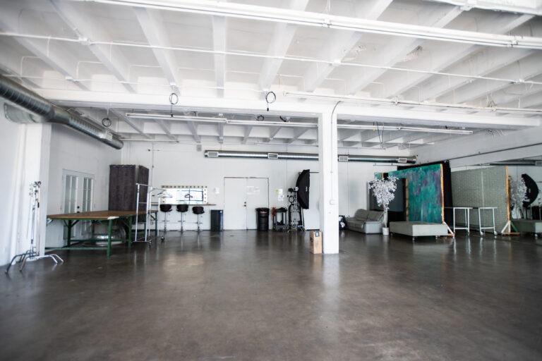 Hill 3 - Mirror wall daylight photo studio in LA