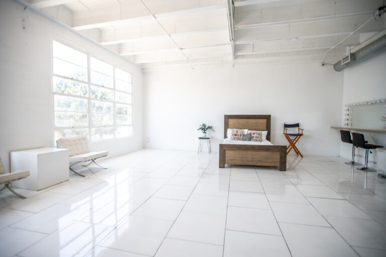 Hill 1 - White floor photo studio in LA Hill 1 - White floor photo studio in LA