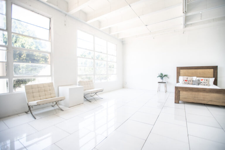 Hill 1 - White floor photo studio in LA Hill 1 - White floor photo studio in LA