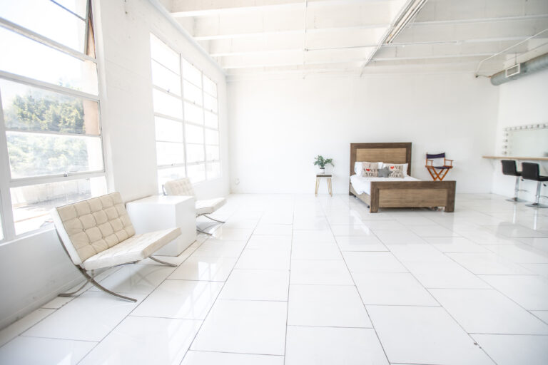 Hill 1 - White floor photo studio in LA Hill 1 - White floor photo studio in LA