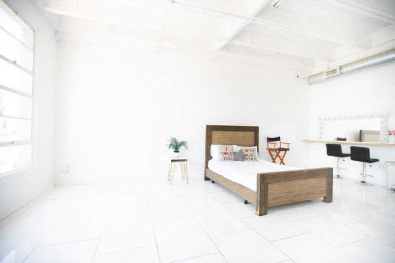 Hill 1 - White floor photo studio in LA Hill 1 - White floor photo studio in LA