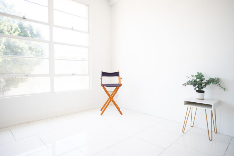 Hill 1 - White floor photo studio in LA Hill 1 - White floor photo studio in LA