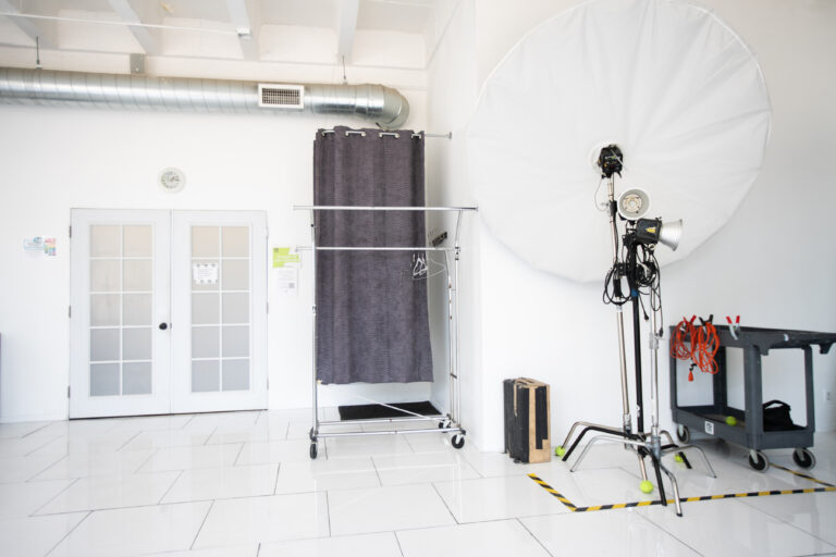 Hill 1 - White floor photo studio in LA Hill 1 - White floor photo studio in LA