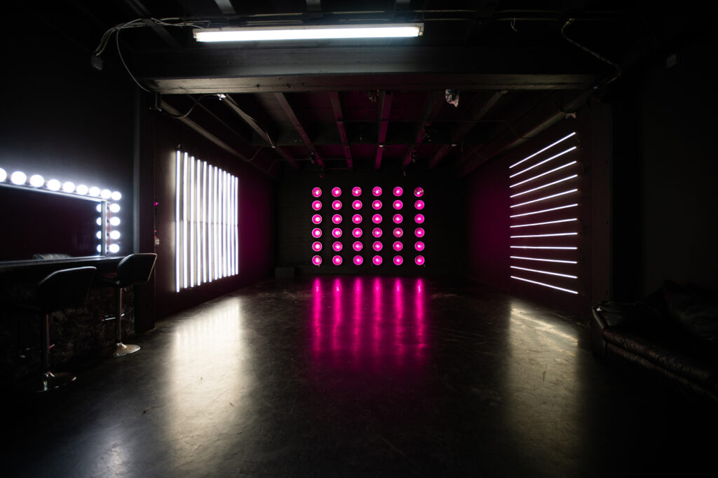 Daylight vs. Blackout Studios: How to Choose the Best Setup -