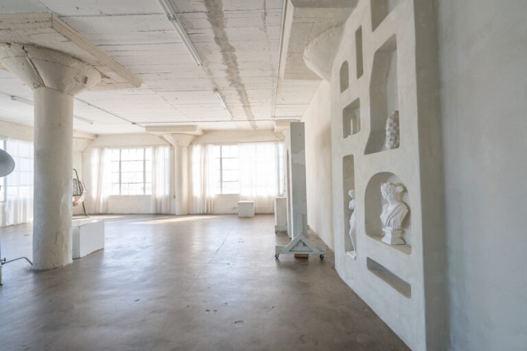 Daylight Photo Studio with beige walls in Los Angeles_Art 4_4
