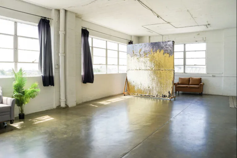 Daylight photo studio with the white cyc wall in Downtown Los Angeles_Studio C_00002