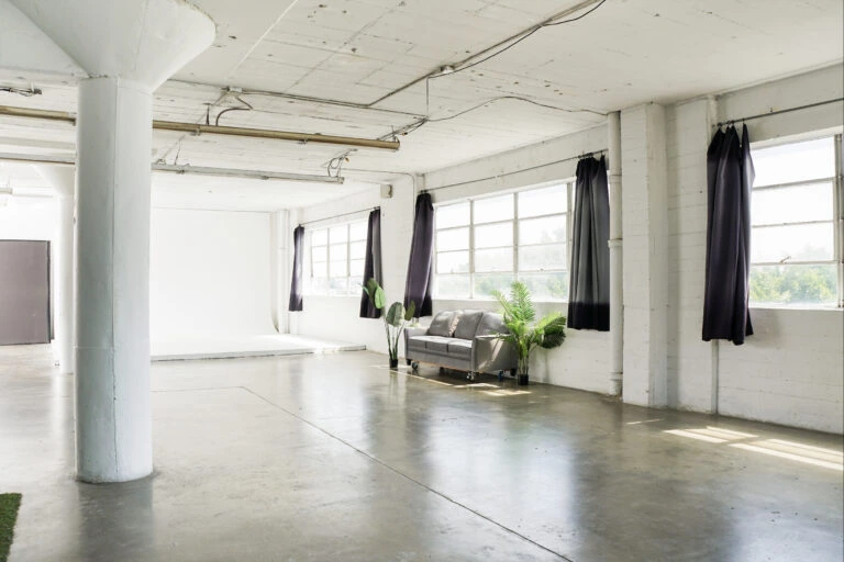 Daylight photo studio with the white cyc wall in Downtown Los Angeles_Studio C_00007