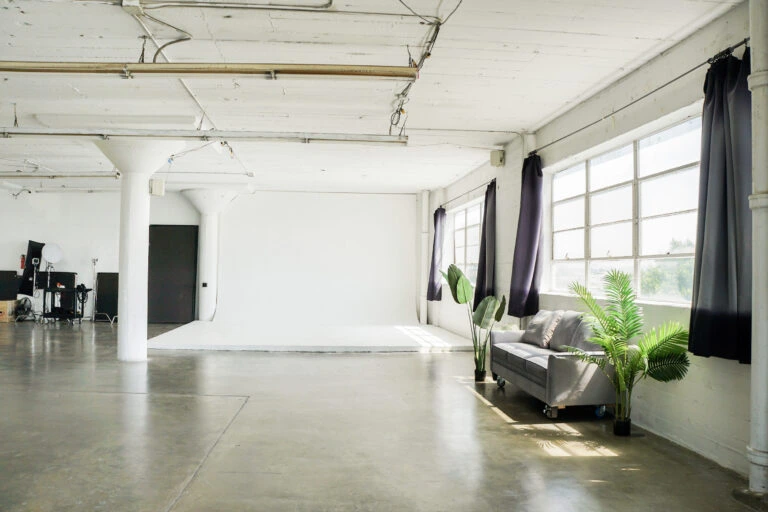 Daylight photo studio with the white cyc wall in Downtown Los Angeles_Studio C_00008