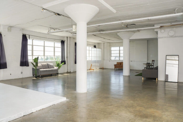 Daylight photo studio with the white cyc wall in Downtown Los Angeles_Studio C_00011