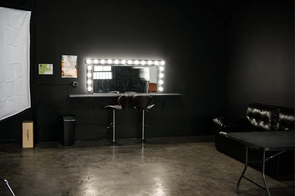 Cinematic Photography Basics: How to Create Film-Like Images in a Studio -