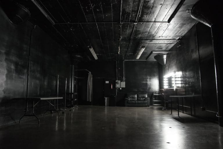 black photo and video studio available for rental in Los Angeles black photo and video studio available for rental in Los Angeles