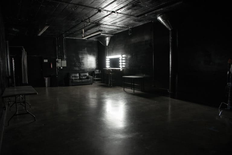 black photo and video studio available for rental in Los Angeles black photo and video studio available for rental in Los Angeles