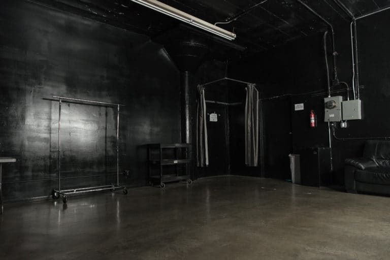 black photo and video studio available for rental in Los Angeles black photo and video studio available for rental in Los Angeles