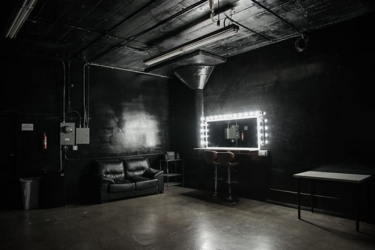 black photo and video studio available for rental in Los Angeles black photo and video studio available for rental in Los Angeles