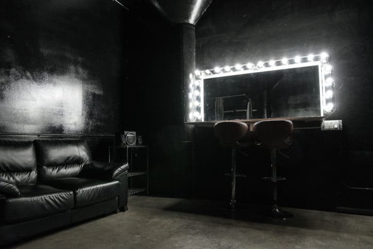 black photo and video studio available for rental in Los Angeles black photo and video studio available for rental in Los Angeles