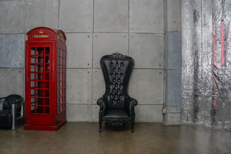 Photo studio with Halloween decorations Hill 8