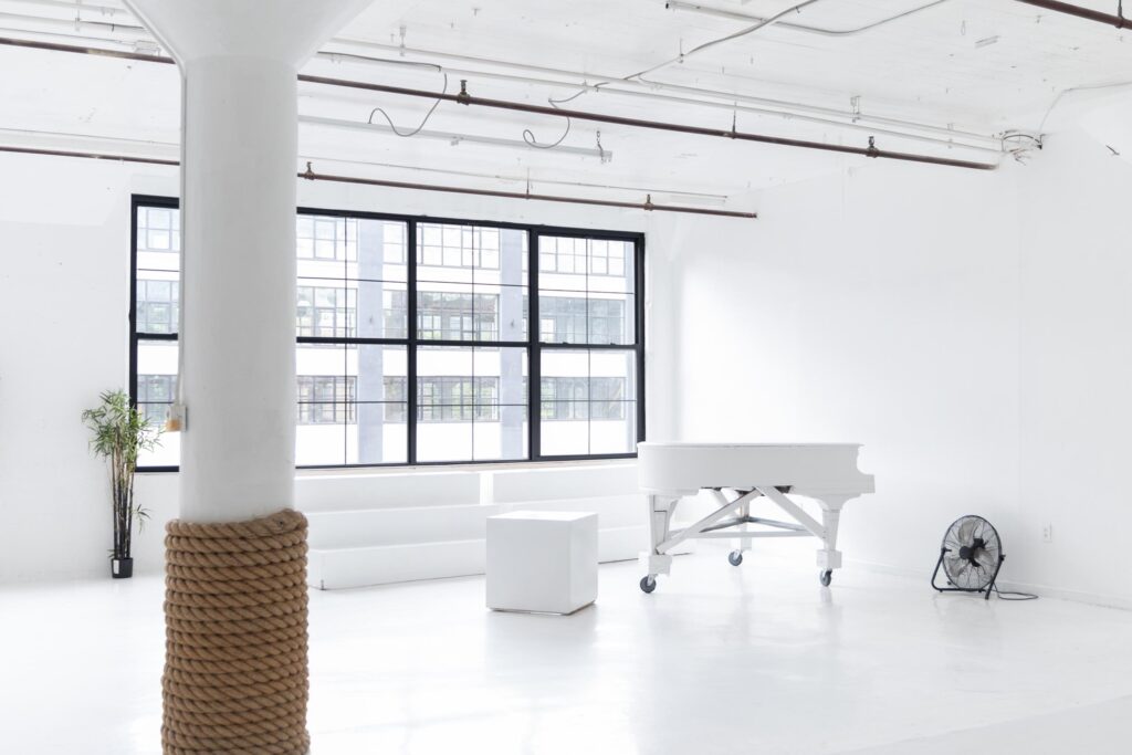 LIC 1 - photo studio with cyc wall, west-facing windows, lots of natural light, and white floors in NY