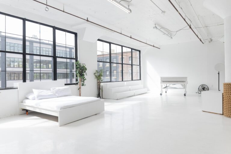 LIC 1 - photo studio with cyc wall, west-facing windows, lots of natural light, and white floors in NY LIC 1 - photo studio with cyc wall, west-facing windows, lots of natural light, and white floors in NY