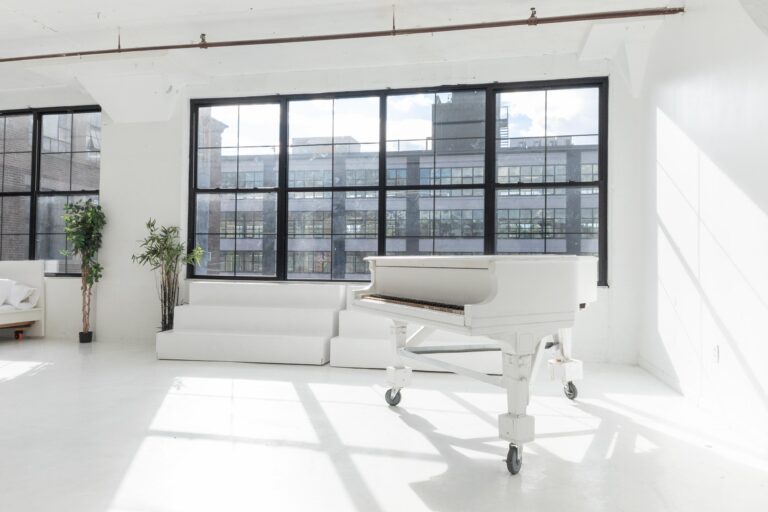 LIC 1 - photo studio with cyc wall, west-facing windows, lots of natural light, and white floors in NY LIC 1 - photo studio with cyc wall, west-facing windows, lots of natural light, and white floors in NY
