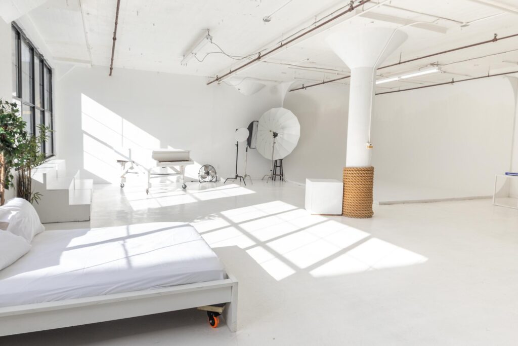 LIC 1 – Photo Studio for Rent in New York with Cyc Wall, West-Facing Windows, Natural Light, and White Floors - FD Photo Studio