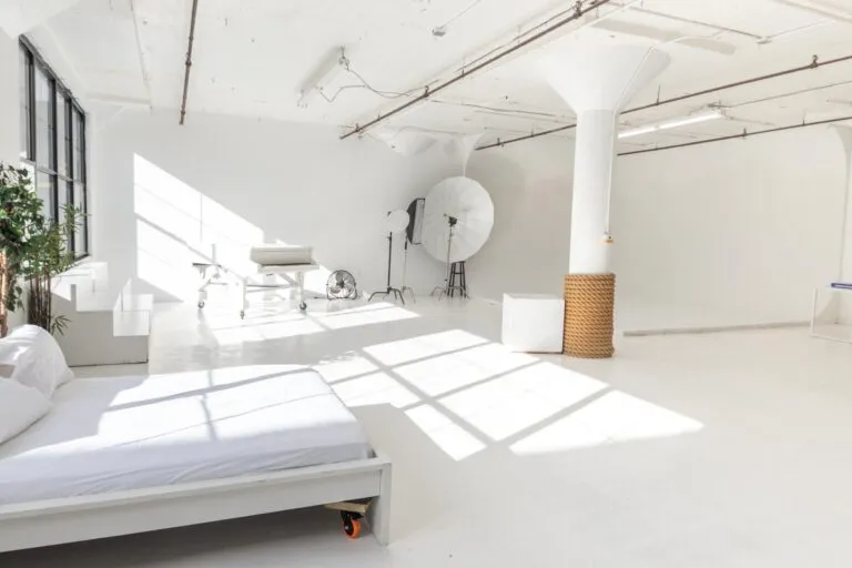 NYC studio 1 - photo studio with cyc wall, west-facing windows, lots of natural light, and white floors in NY