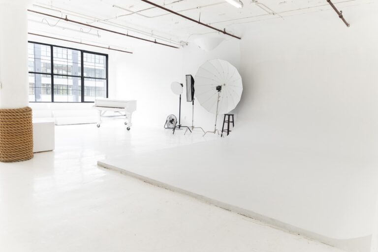 LIC 1 - photo studio with cyc wall, west-facing windows, lots of natural light, and white floors in NY LIC 1 - photo studio with cyc wall, west-facing windows, lots of natural light, and white floors in NY