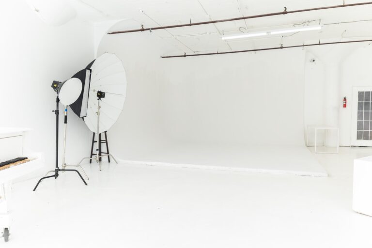 LIC 1 - photo studio with cyc wall, west-facing windows, lots of natural light, and white floors in NY LIC 1 - photo studio with cyc wall, west-facing windows, lots of natural light, and white floors in NY