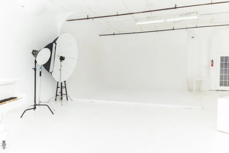 LIC 1 - photo studio with cyc wall, west-facing windows, lots of natural light, and white floors in NY