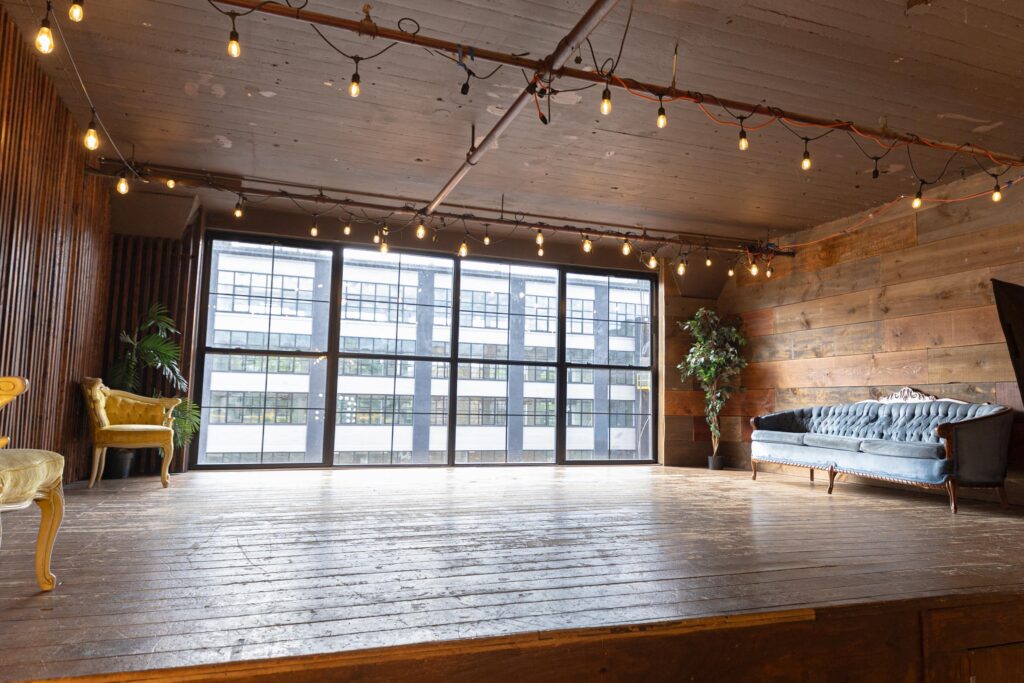 LIC 2 - Photo studio with wood platform and wood wall in NY