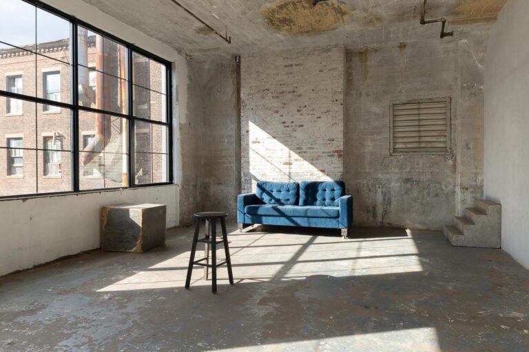 LIC 3 - Photo studio with exposed brick and concrete wall in NY LIC 3 - Photo studio with exposed brick and concrete wall in NY
