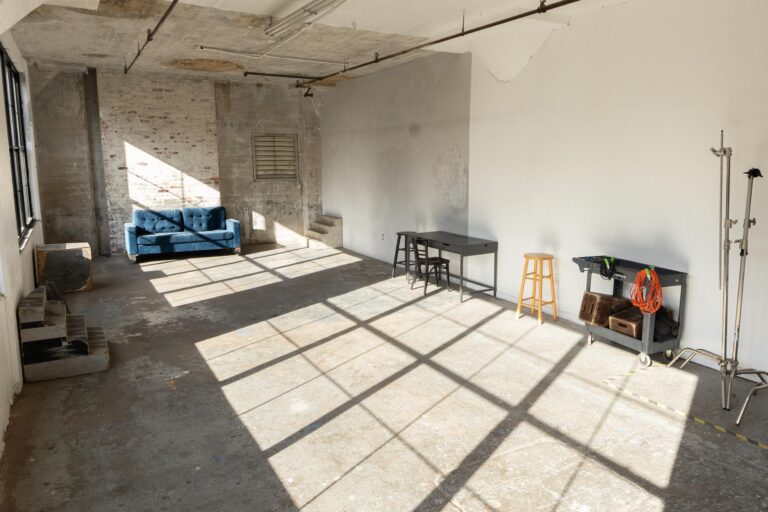 LIC 3 - Photo studio with exposed brick and concrete wall in NY LIC 3 - Photo studio with exposed brick and concrete wall in NY