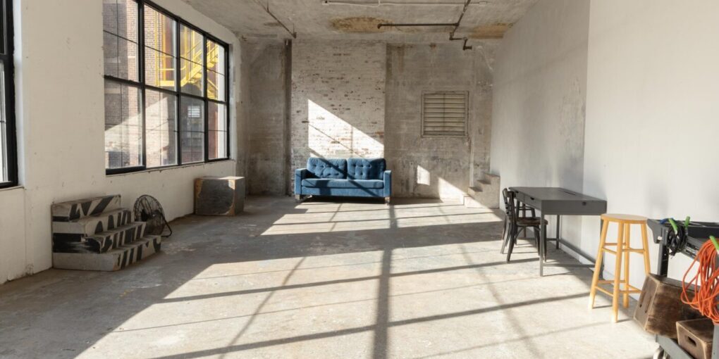 LIC 3 – Photo Studio for Rent with Exposed Brick and Concrete Wall in New York - FD Photo Studio