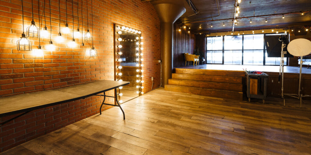 LIC 2 – Daylight Photo Studio for Rent with Brick and Wooden Walls and Floors in New York - FD Photo Studio