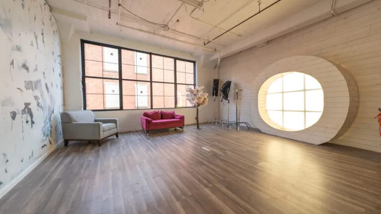 LIC 5 - daylight photo studio with art wall in NY