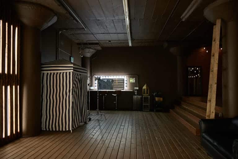 Wood and light stage available for photo and video rental in Los Angeles Wood and light stage available for photo and video rental in Los Angeles