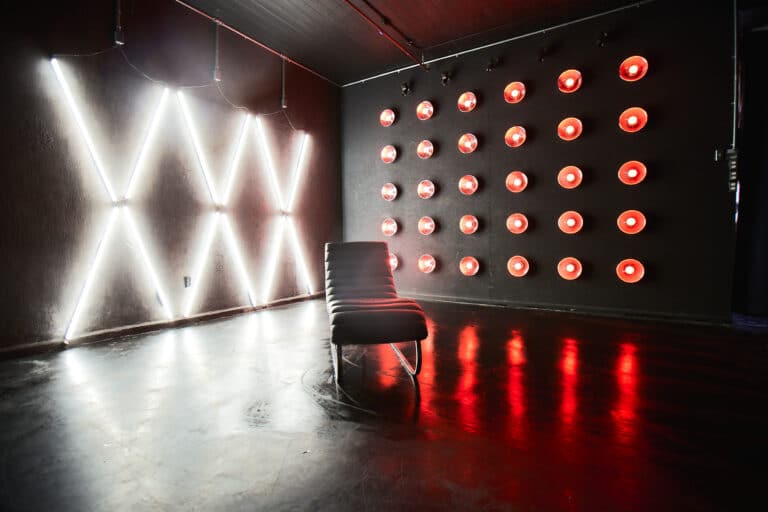 photo studio with illumination wall available for rental in New York City photo studio with illumination wall available for rental in New York City