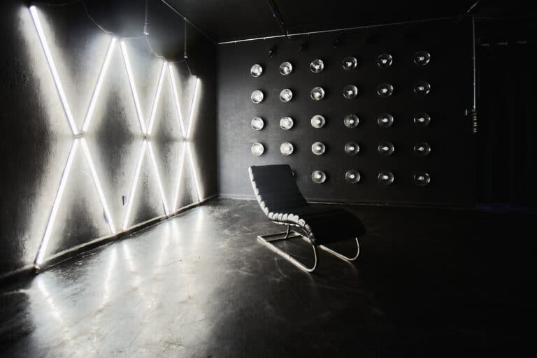 photo studio with illumination wall available for rental in New York City photo studio with illumination wall available for rental in New York City