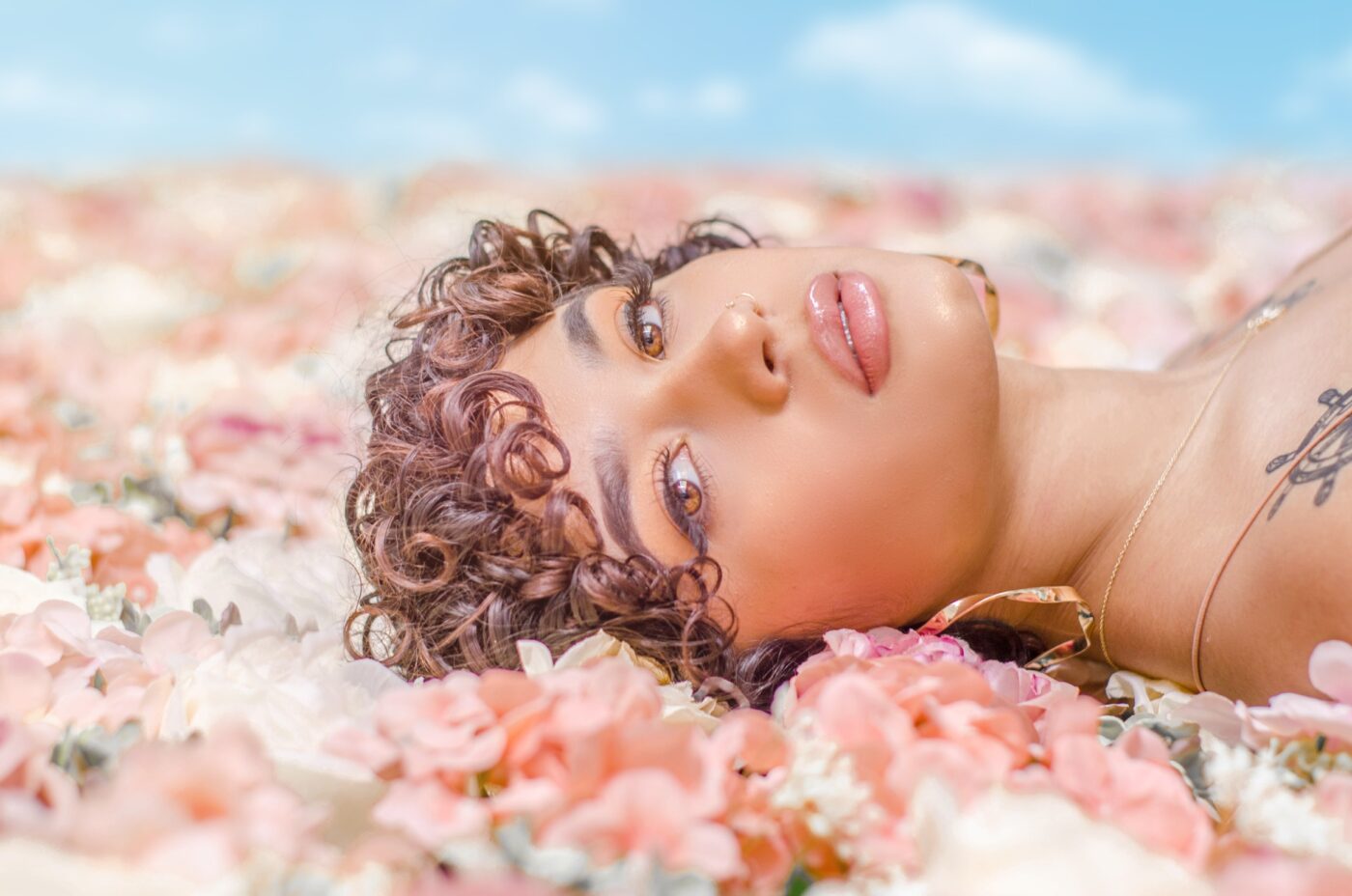 Kayla Elizabeth In NYC Studio 6 -white industrial studio, Rent a Studio, Photostudio, Photography Studio, photographer, NY Studio 6, New-York City, New-York, Long Island, Kayla Elizabeth In Nyc Studio 6, Hourly Studio Rental, Exposed block Studio New York, Exposed block studio, Brooklyn, Affordable, @P.ullmycurls, @DizzyCrane