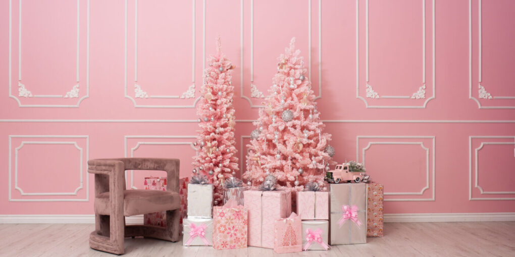 Astoria 3 - daylight photo studio for rent with pink walls and Christmas decorations in New York