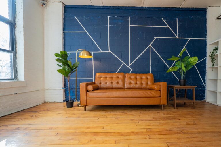 Astoria 5 - Daylight photo studio with kitchen, wood floor and cozy couch in New York Astoria 5 - Daylight photo studio with kitchen, wood floor and cozy couch in New York