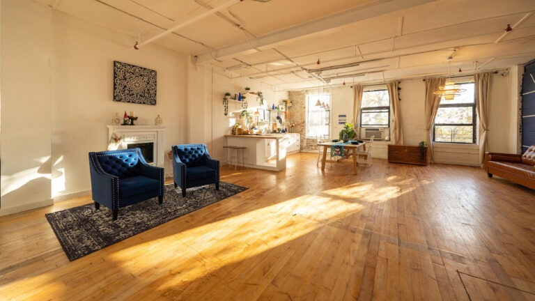 Astoria 5 - FD Photo Studio with the kitchen and living room in NYC