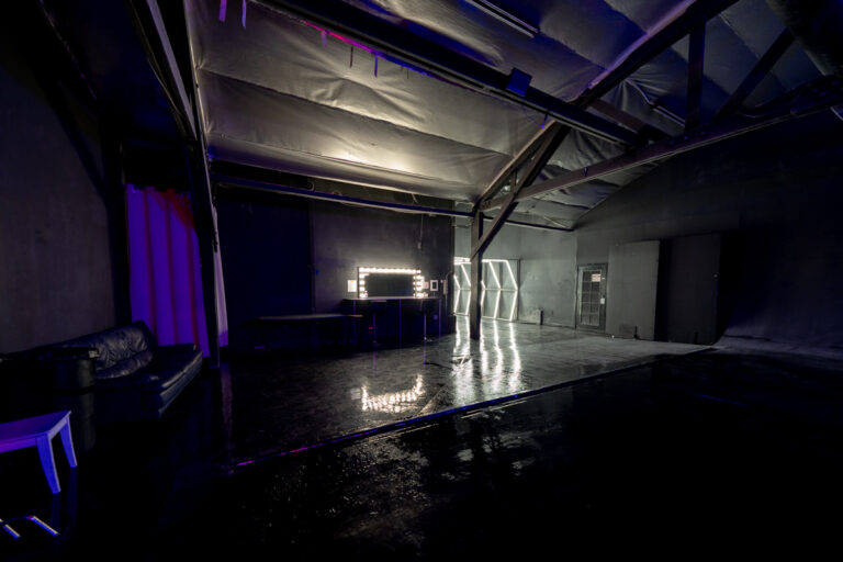 Blackout photo studio with RGB tunnel with drive in gate in Los Angeles_Olympic 2_8