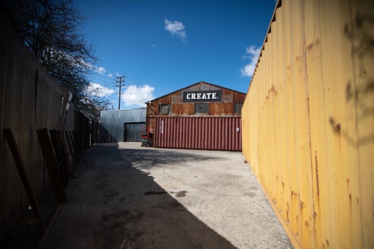 Olympic 5 - Metal garage parking available