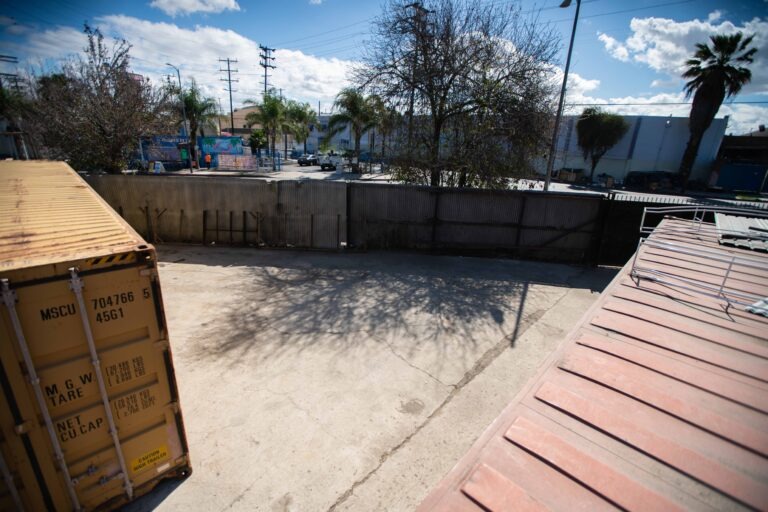 Olympic 5 - Metal garage parking available