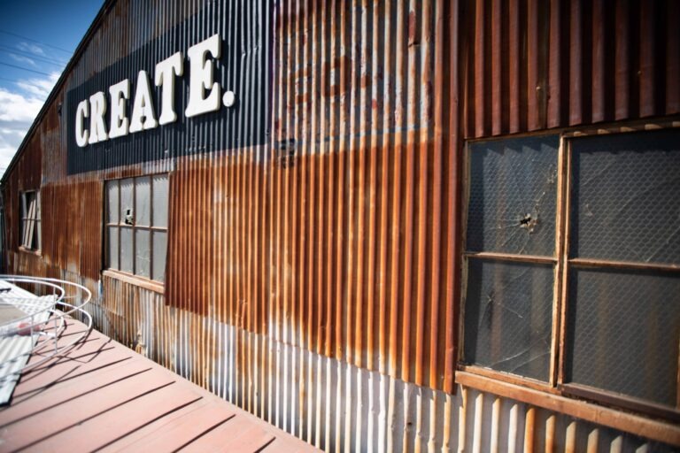 Olympic 5 - Metal garage parking available